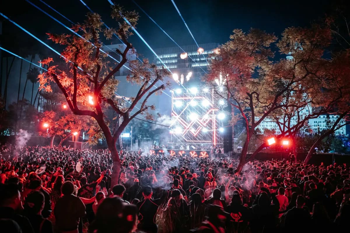 Article cover: Tech House vs Minimal: The Groove Clash Redefining Club Floors in 2026